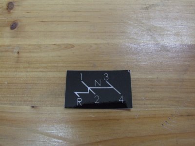 Adesivo schema delle marce sul posacenere nero scritta trasparente